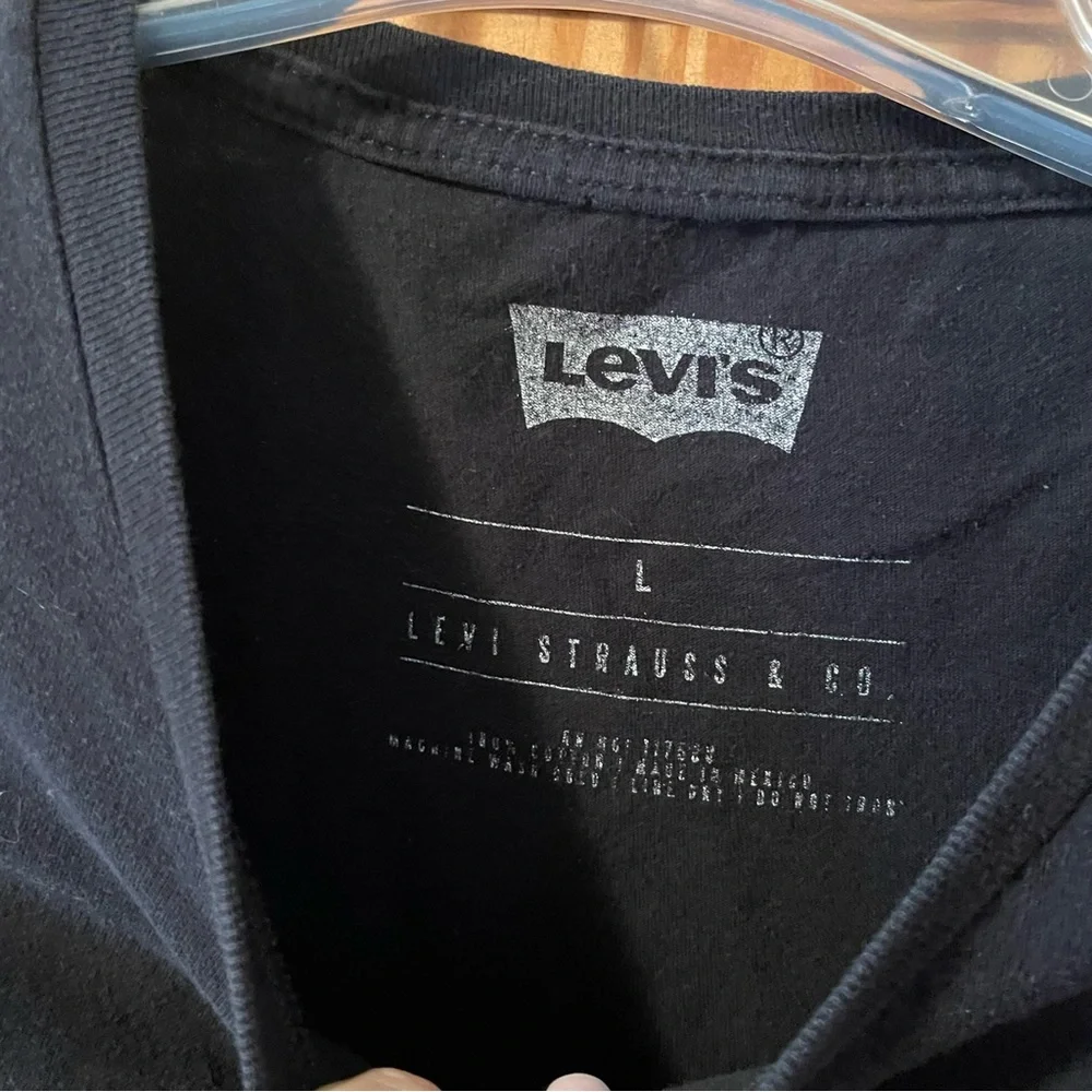 Levi's Black Graphic Tee